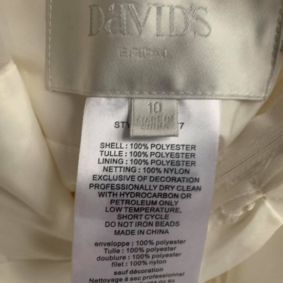 WEDDING DRESS, VIEL AND JEWELED BAND INCLUDED. - Picture 12 of 16